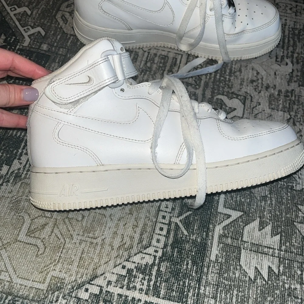 Nike youth Air Force 1 High LE size 7Y